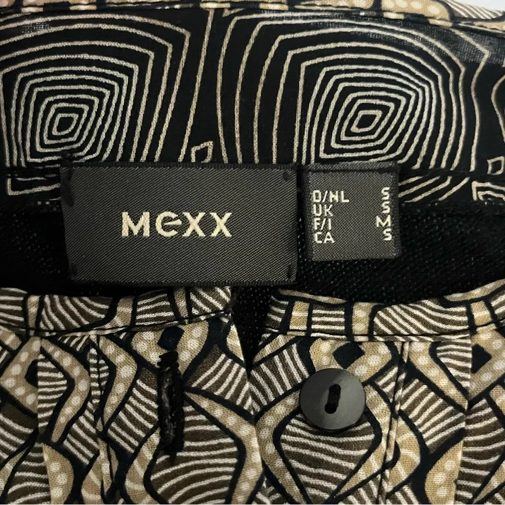 🛍️ $8 ADD-ON | Y2K Mexx Black & Beige Tan Decorative Button Collar Sweater - Picture 9 of 10